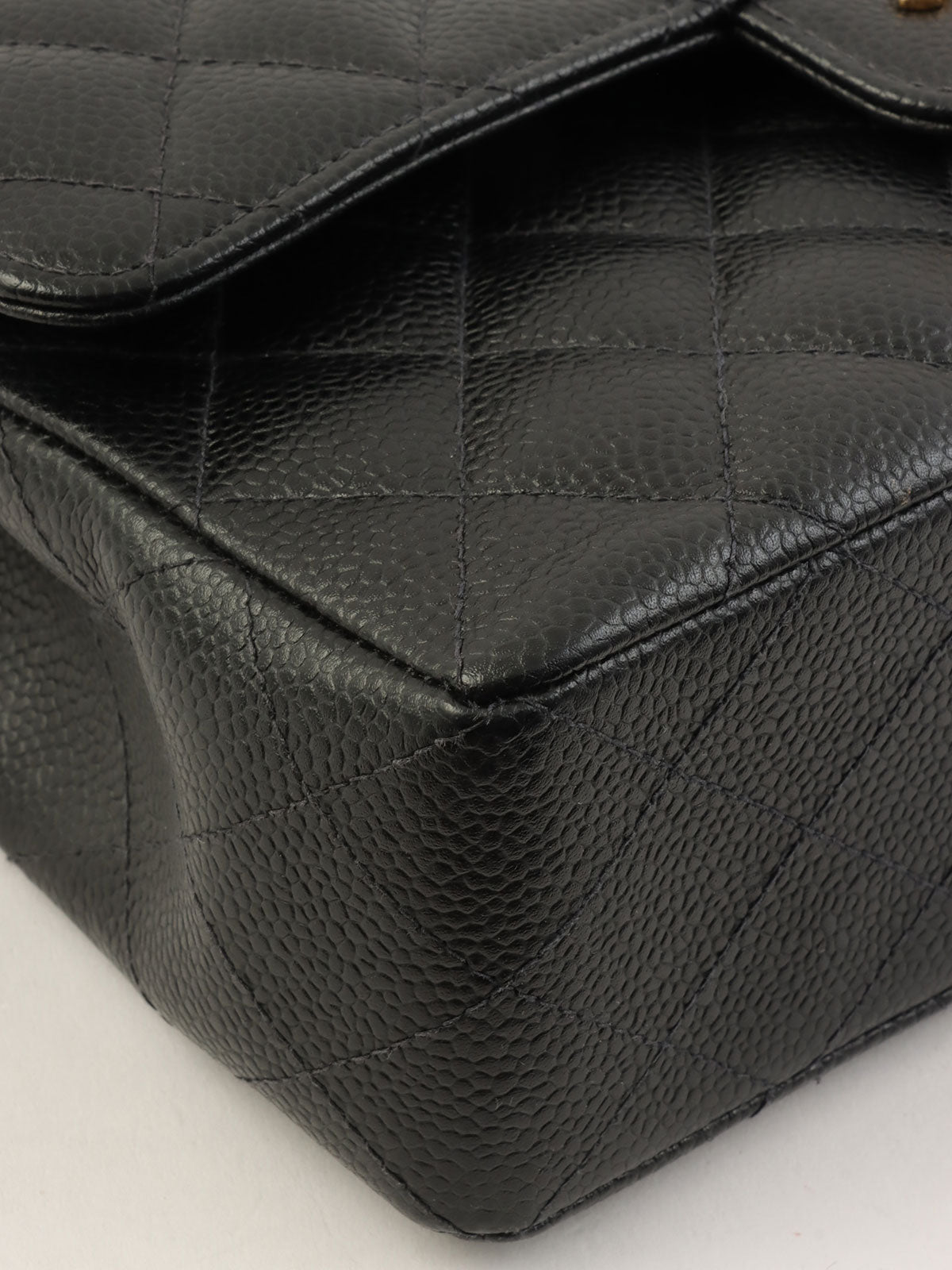 2004年頃製 キャビアスキンクラシックフラップチェーンバッグ23cm ブラック