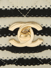 2014年頃製 コットンボーダーパターンクラシックフラップチェーンバッグ25cm グレー/ブラック