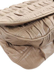 米色纳帕褶皱链条单肩包