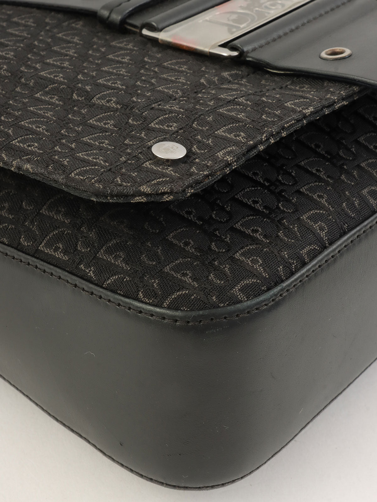 Street Chic Trotter Pattern Shoulder Bag in Black