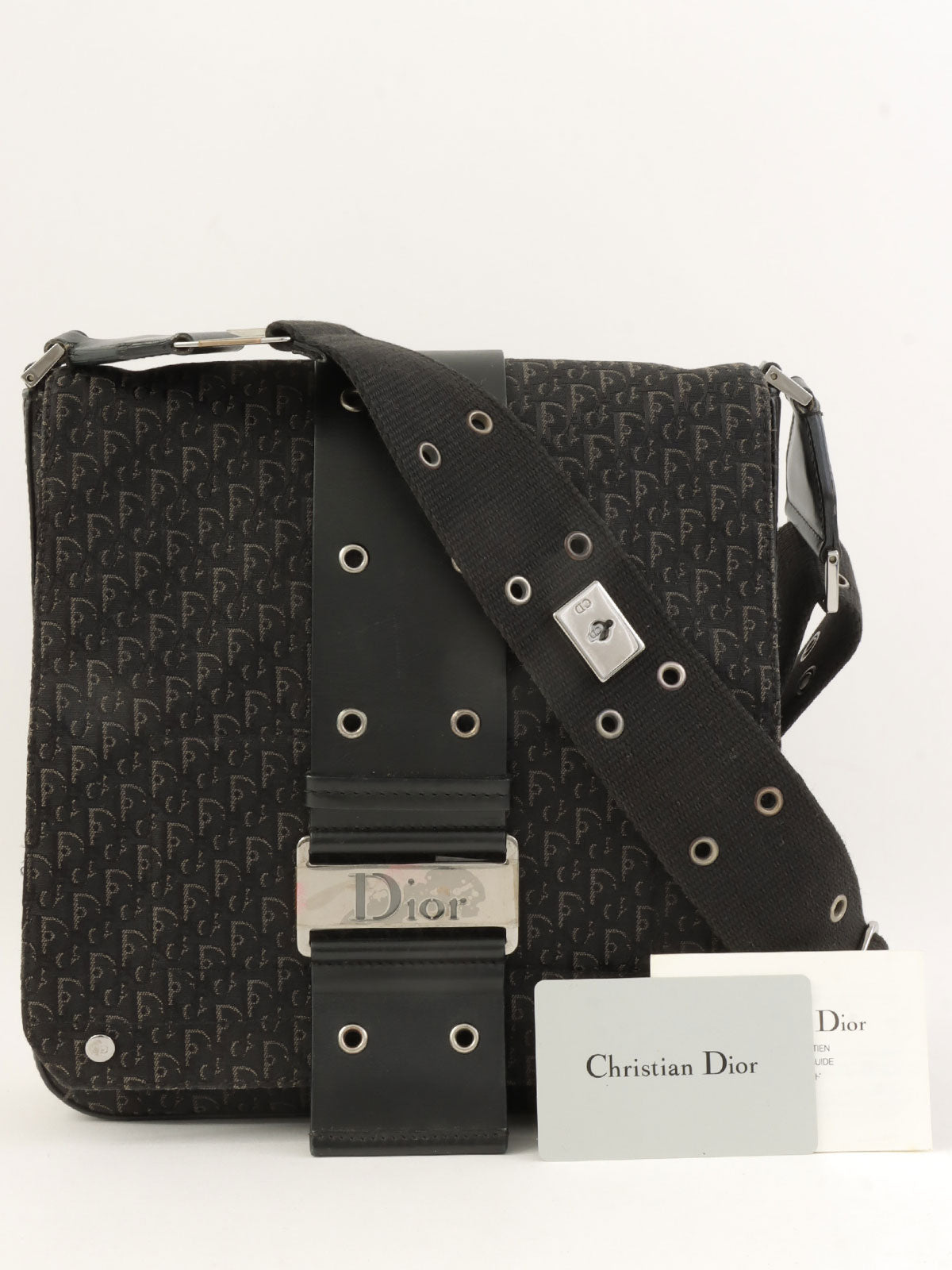 Street Chic Trotter Pattern Shoulder Bag in Black