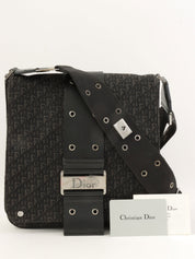 Street Chic Trotter Pattern Shoulder Bag in Black