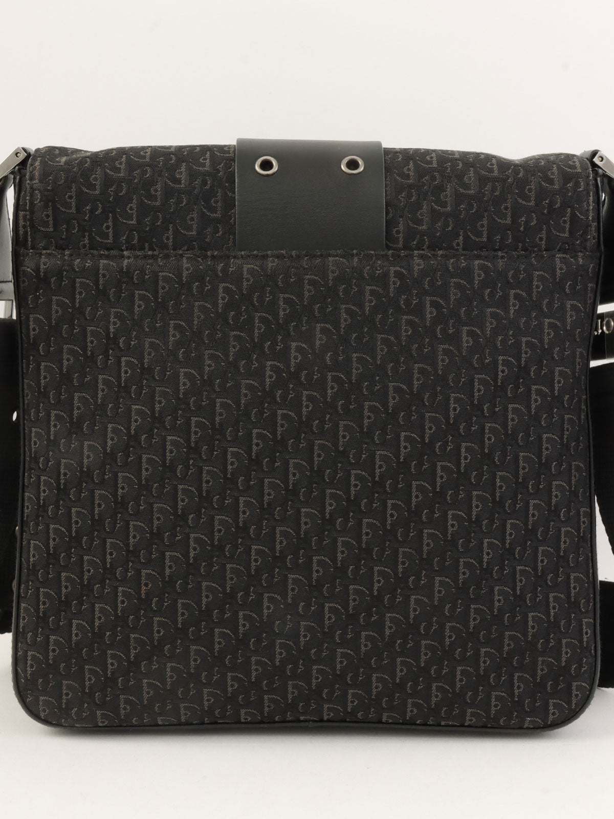 Street Chic Trotter Pattern Shoulder Bag in Black