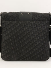Street Chic Trotter Pattern Shoulder Bag in Black