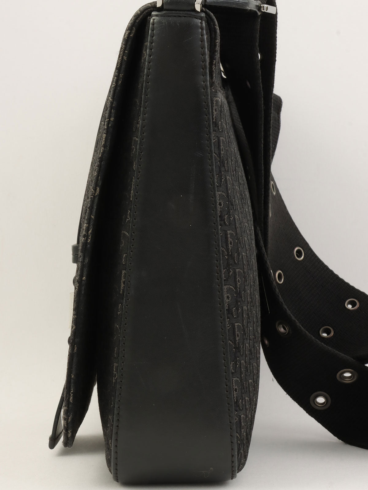 Street Chic Trotter Pattern Shoulder Bag in Black