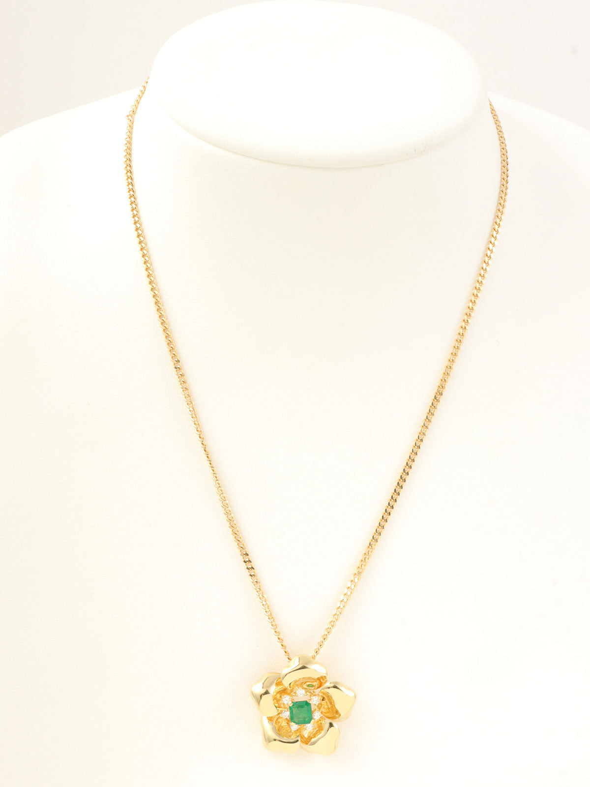 18K Gold/Green Emerald and Diamond Flower Motif Necklace