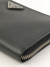 黑色 Saffiano 标志铭牌长款钱包