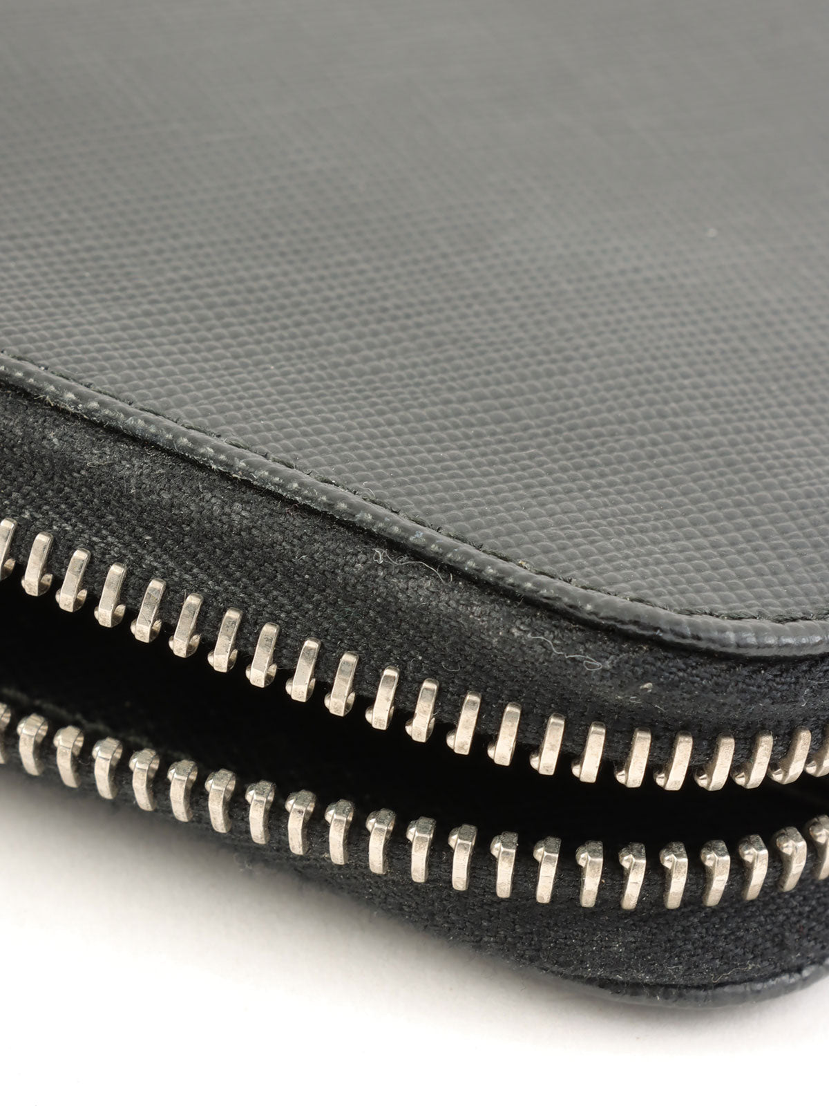 黑色 Saffiano 标志铭牌长款钱包