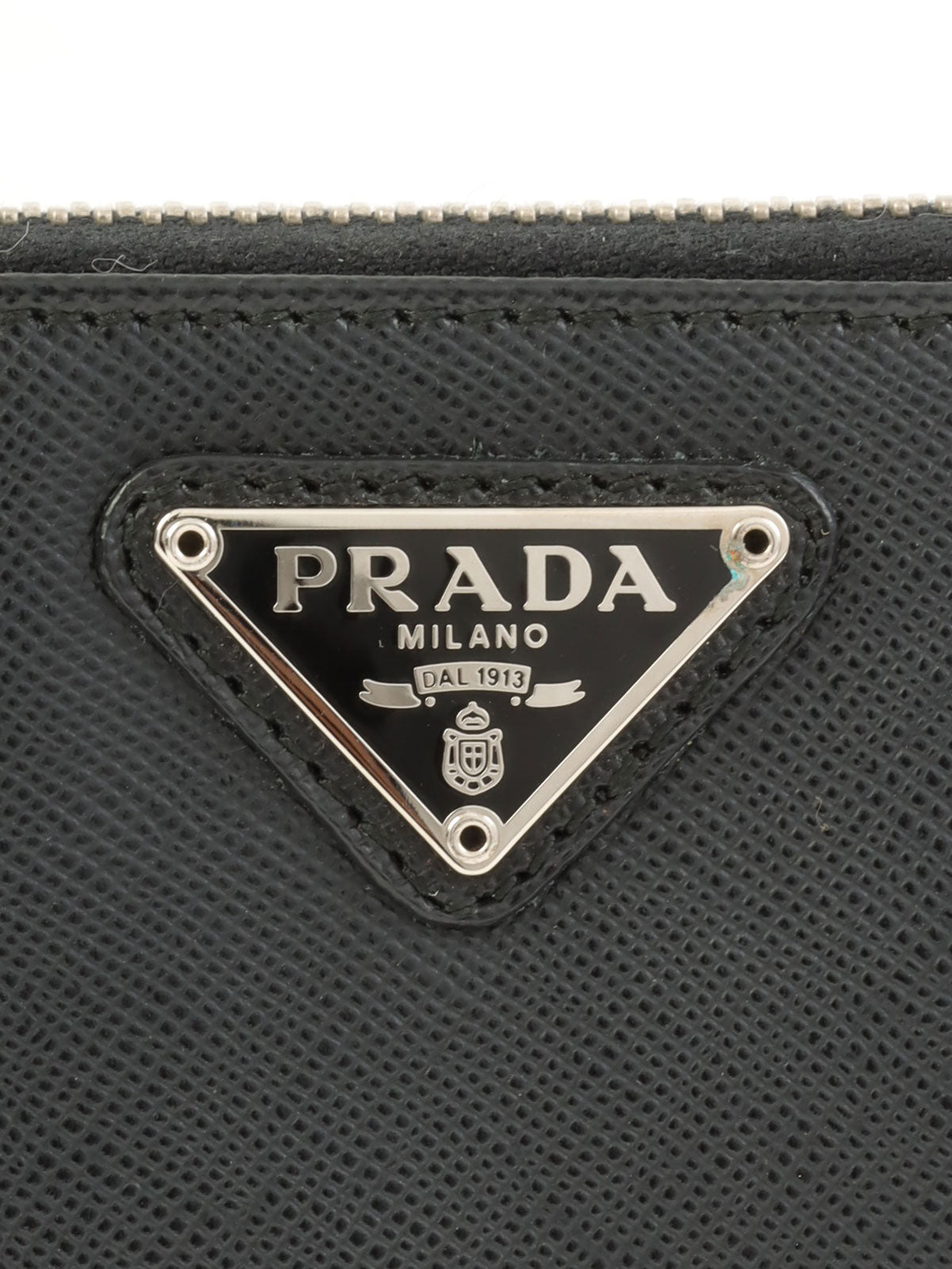 黑色 Saffiano 标志铭牌长款钱包