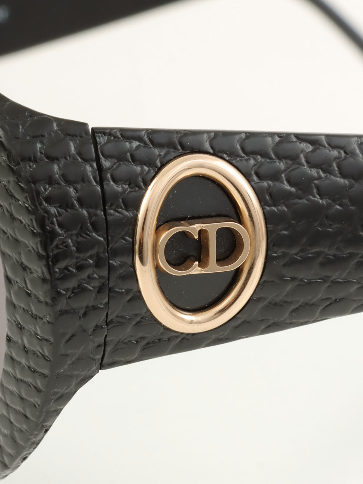 Crocodile Pattern Side Logo Plate Sunglasses in Black