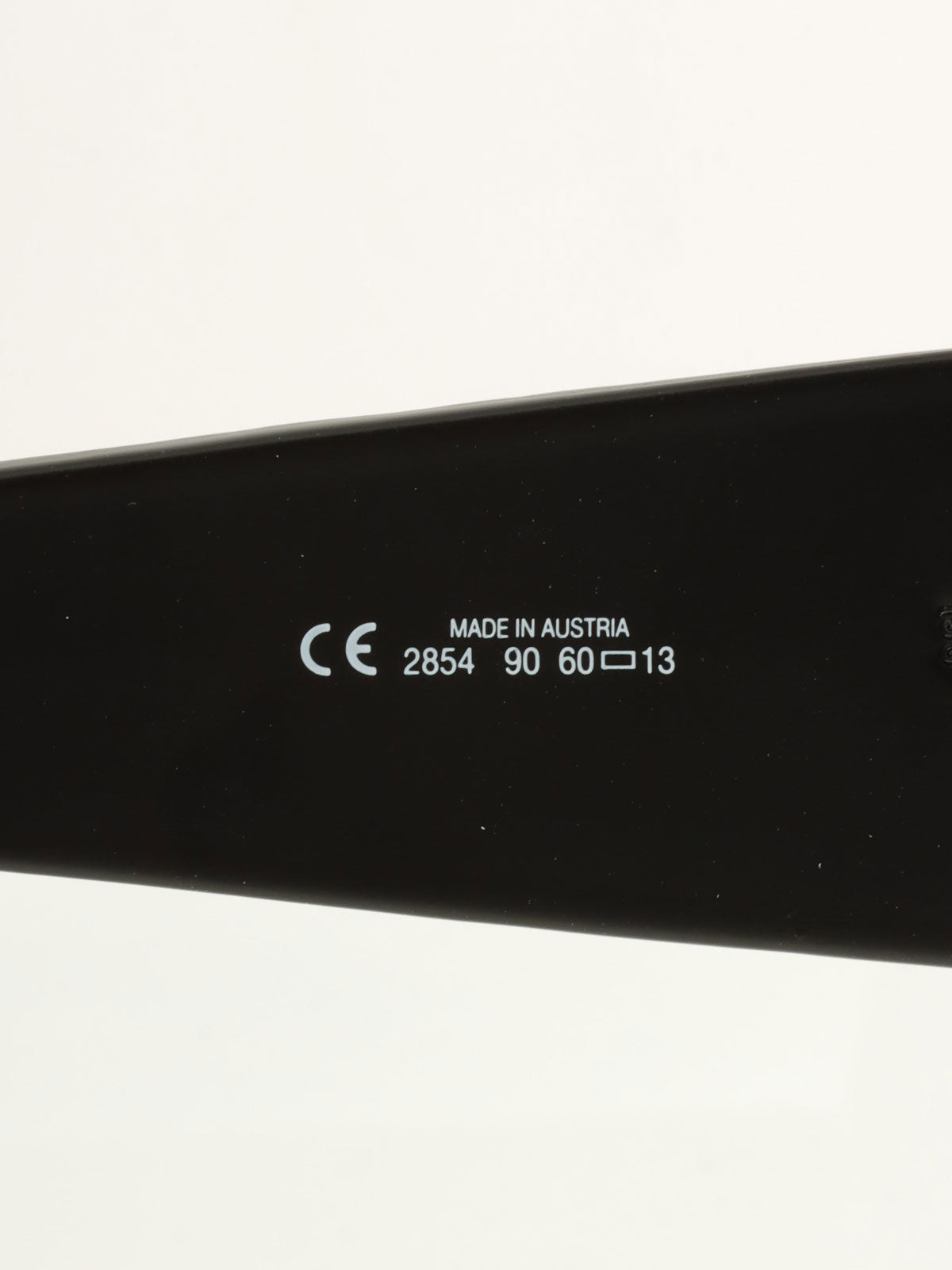 Crocodile Pattern Side Logo Plate Sunglasses in Black