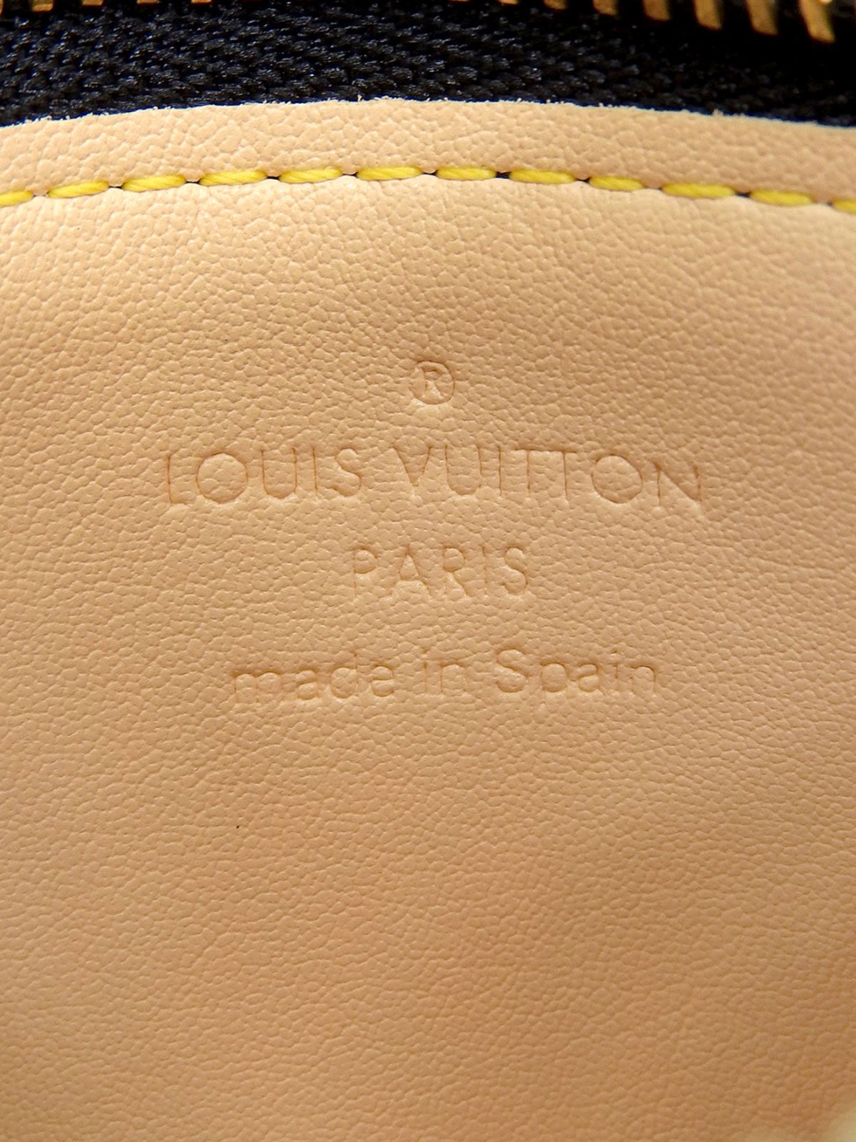 2003 年 Monogram 多色手拿包 Cle Noir