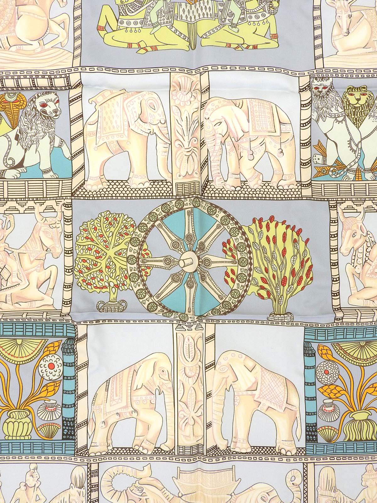 カレ90 Toranaパターンスカーフ ライトブルー/サーモンピンク/マルチ