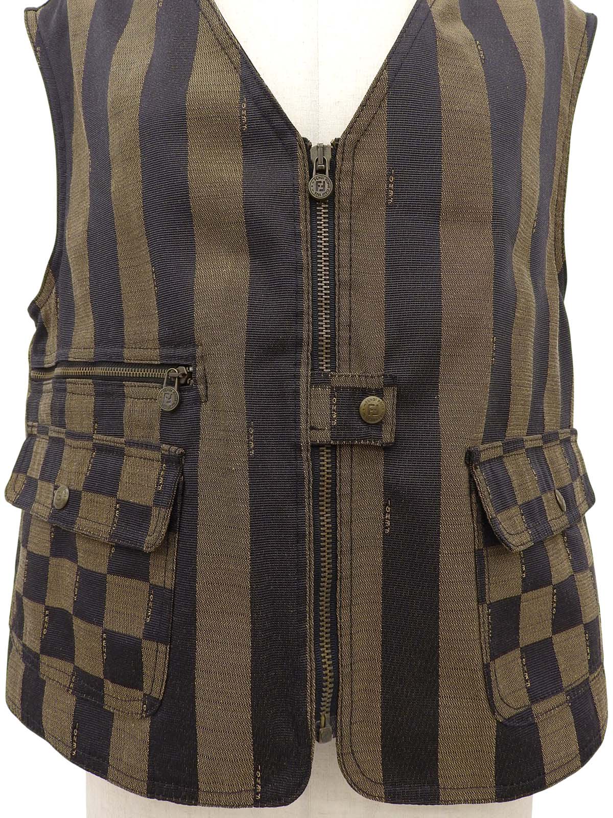 ペカンパターンロゴボタンベスト ブラウン/ブラック