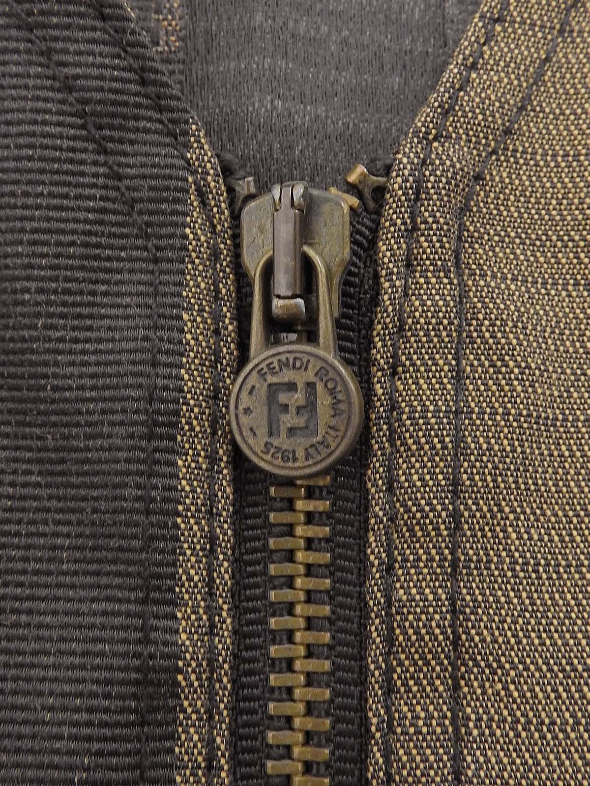 ペカンパターンロゴボタンベスト ブラウン/ブラック