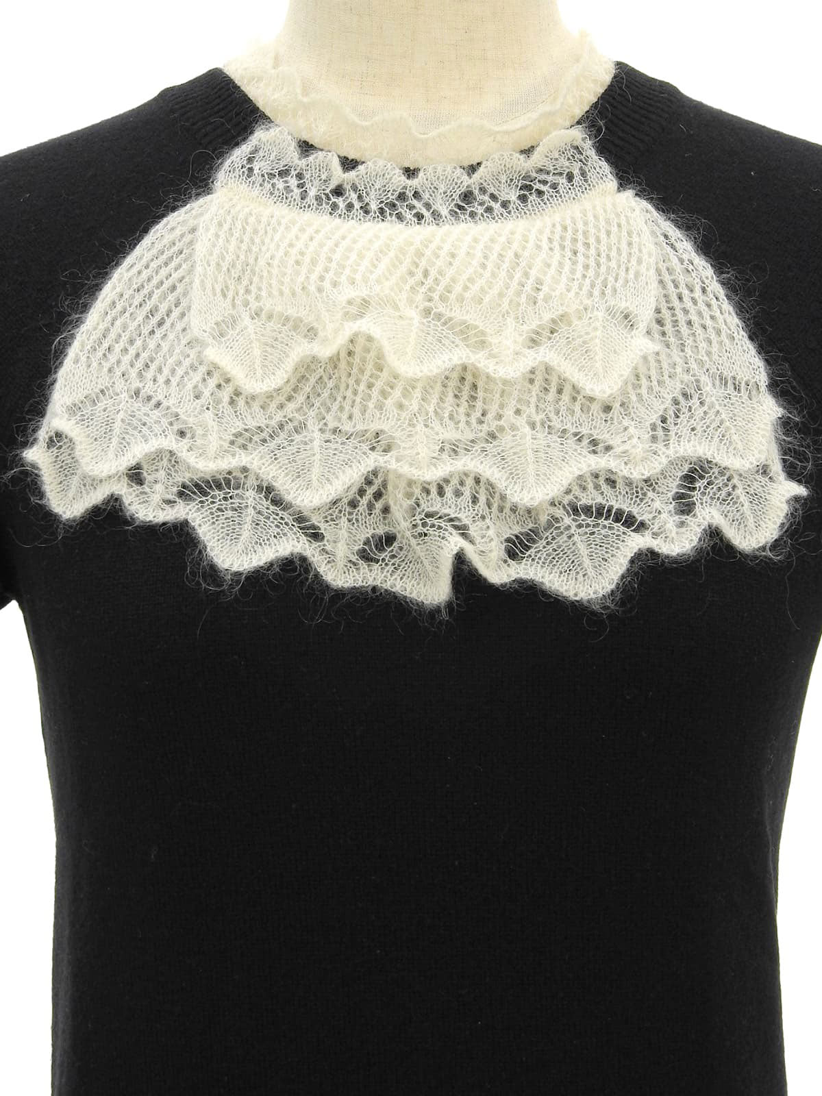 Cashmere ruffle design short sleeve knit top in black/white