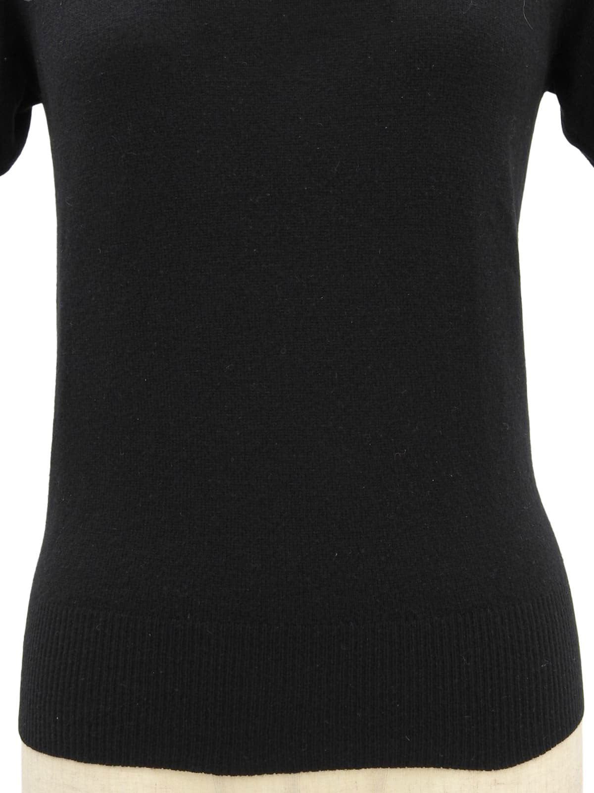 Cashmere ruffle design short sleeve knit top in black/white