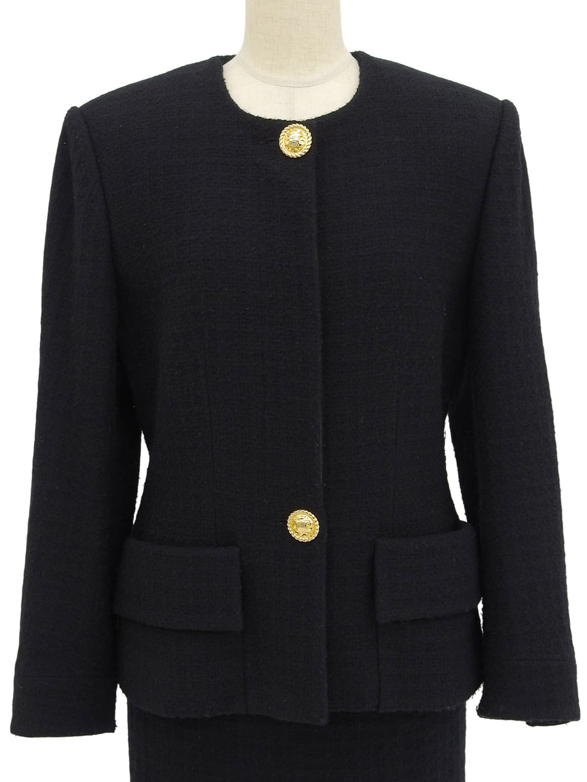 Macadam Button Collarless Set in Black