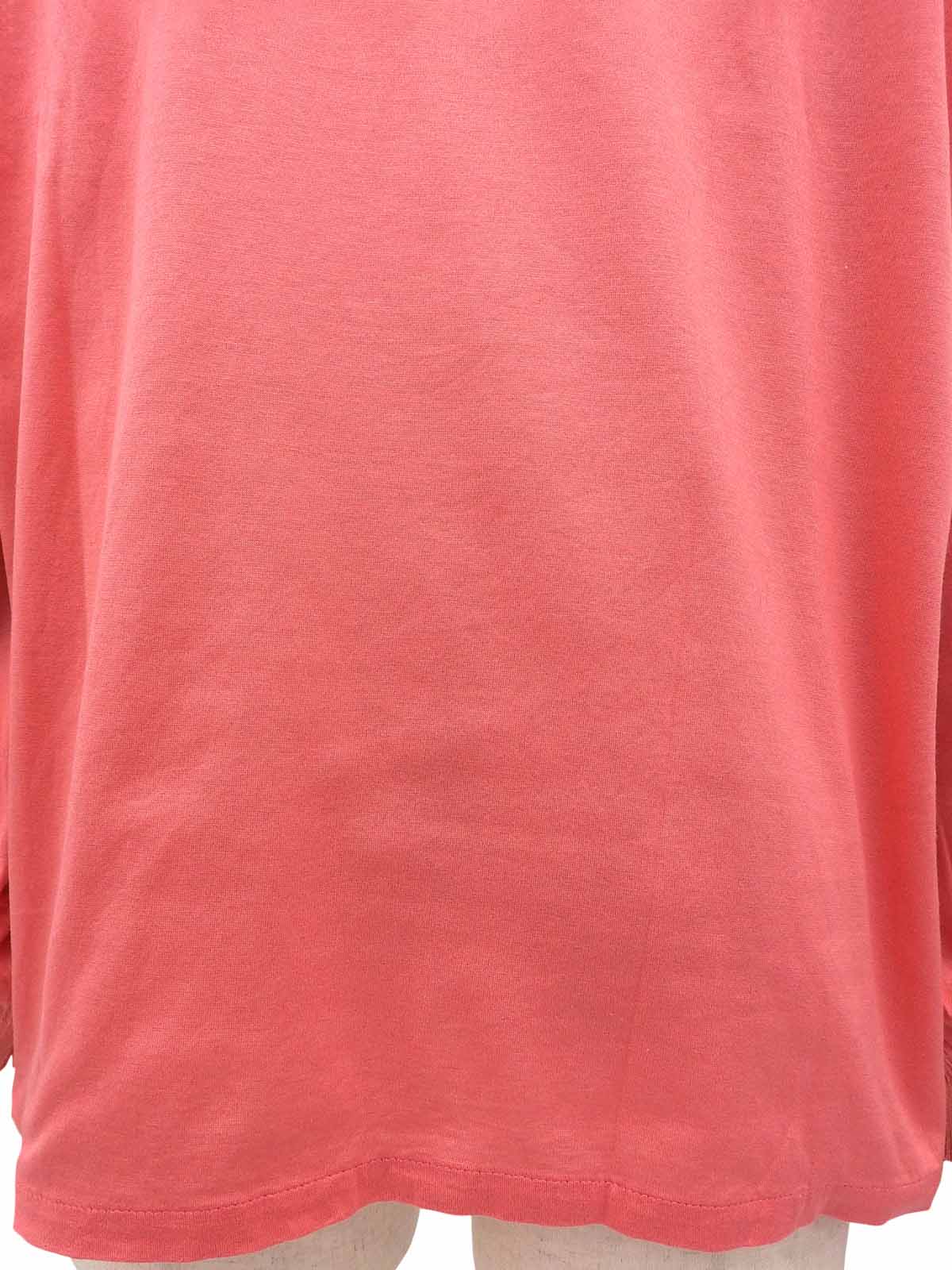 珊瑚粉色长袖polo衫，饰有品牌标志刺绣