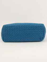 蓝色编织手提包