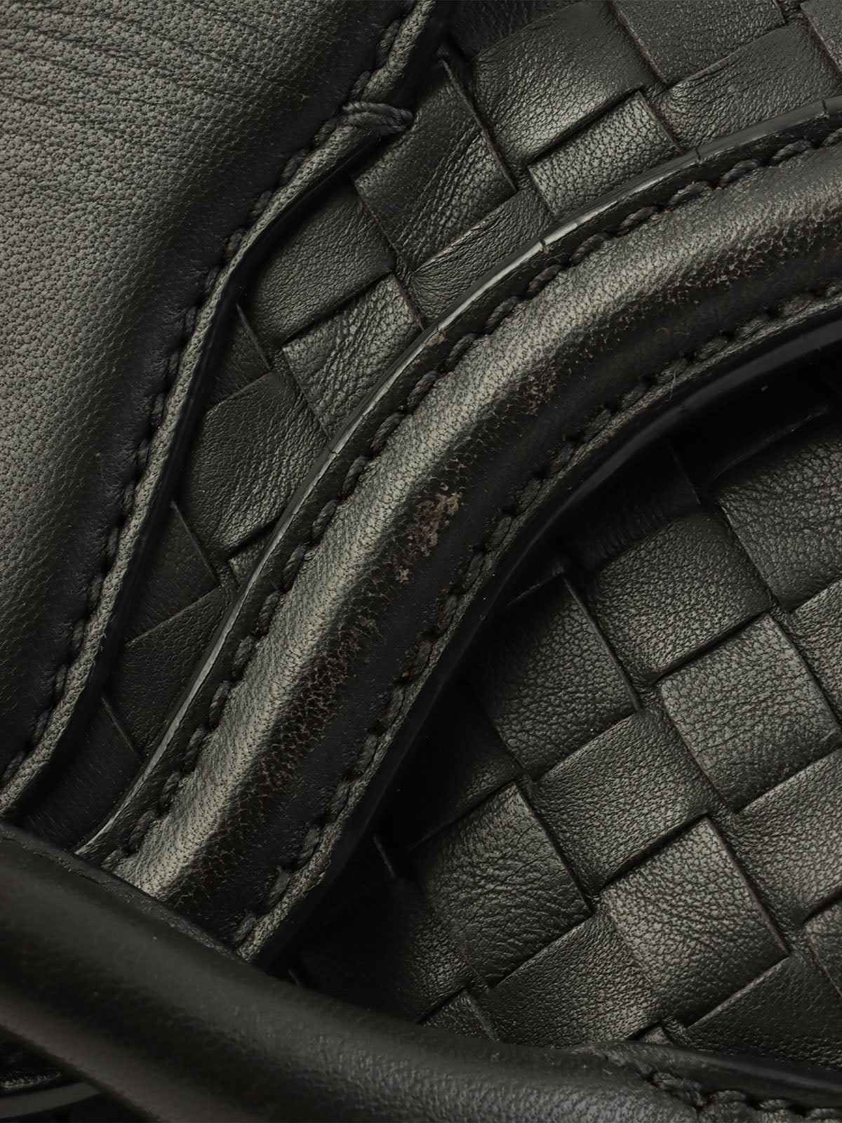 イントレチャートショルダーバック チャコールグレー