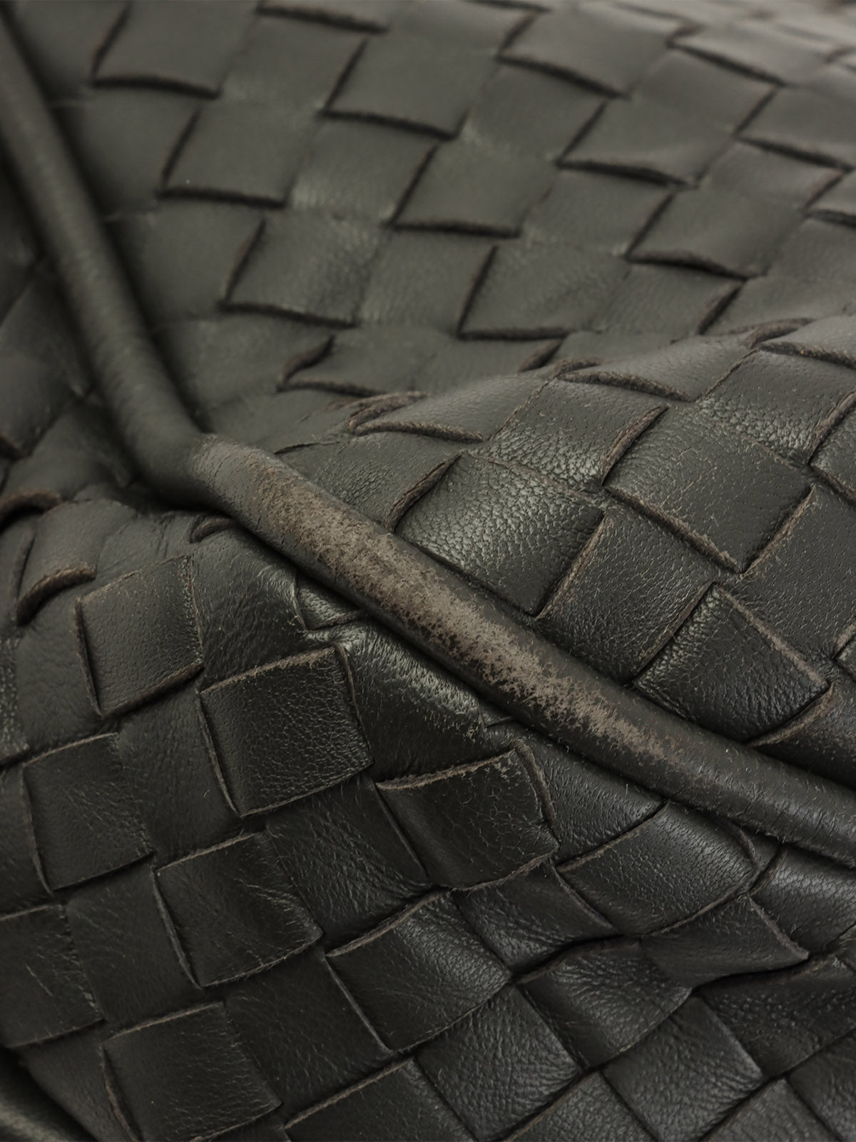 イントレチャートショルダーバック チャコールグレー