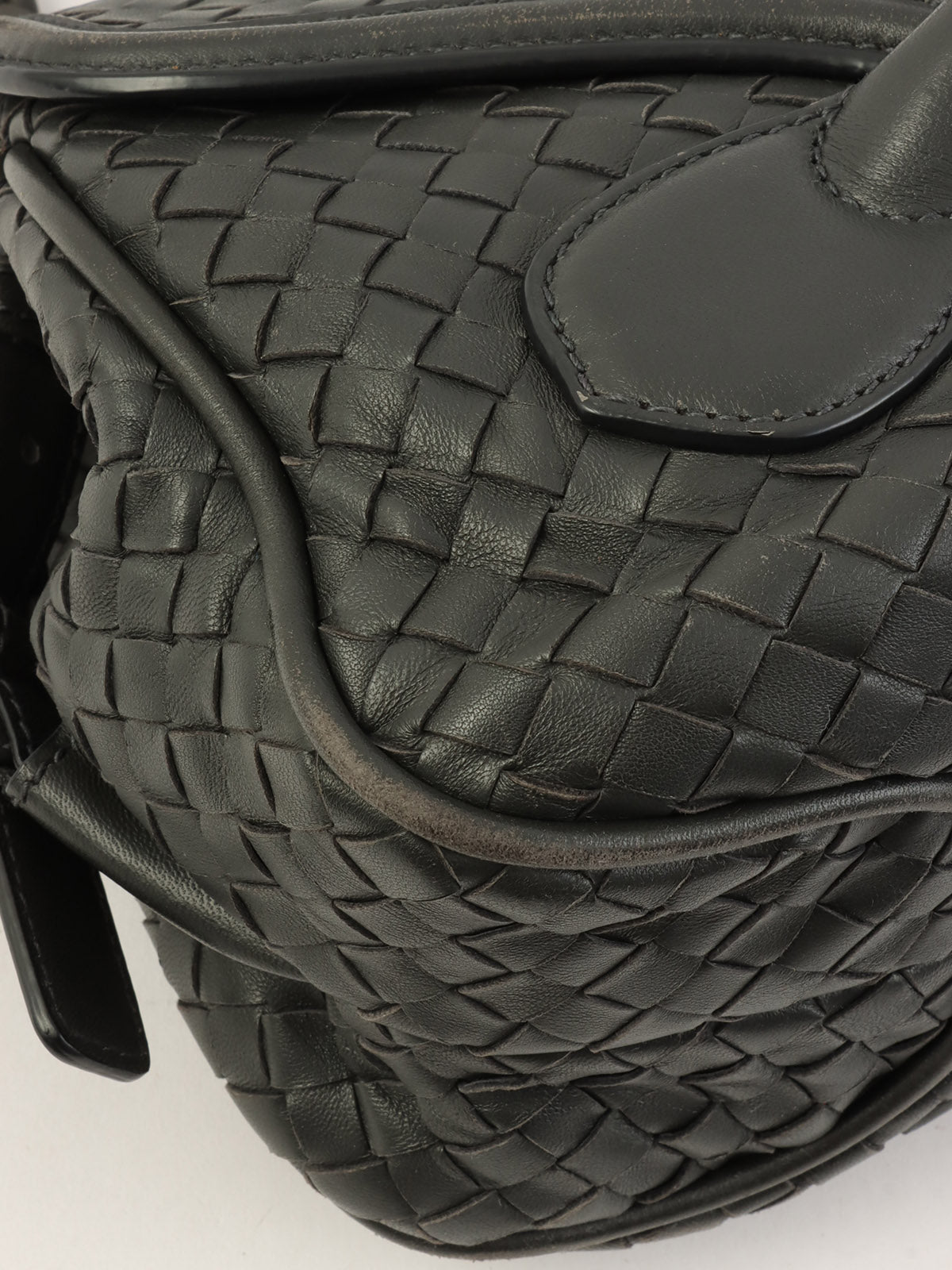 イントレチャートショルダーバック チャコールグレー