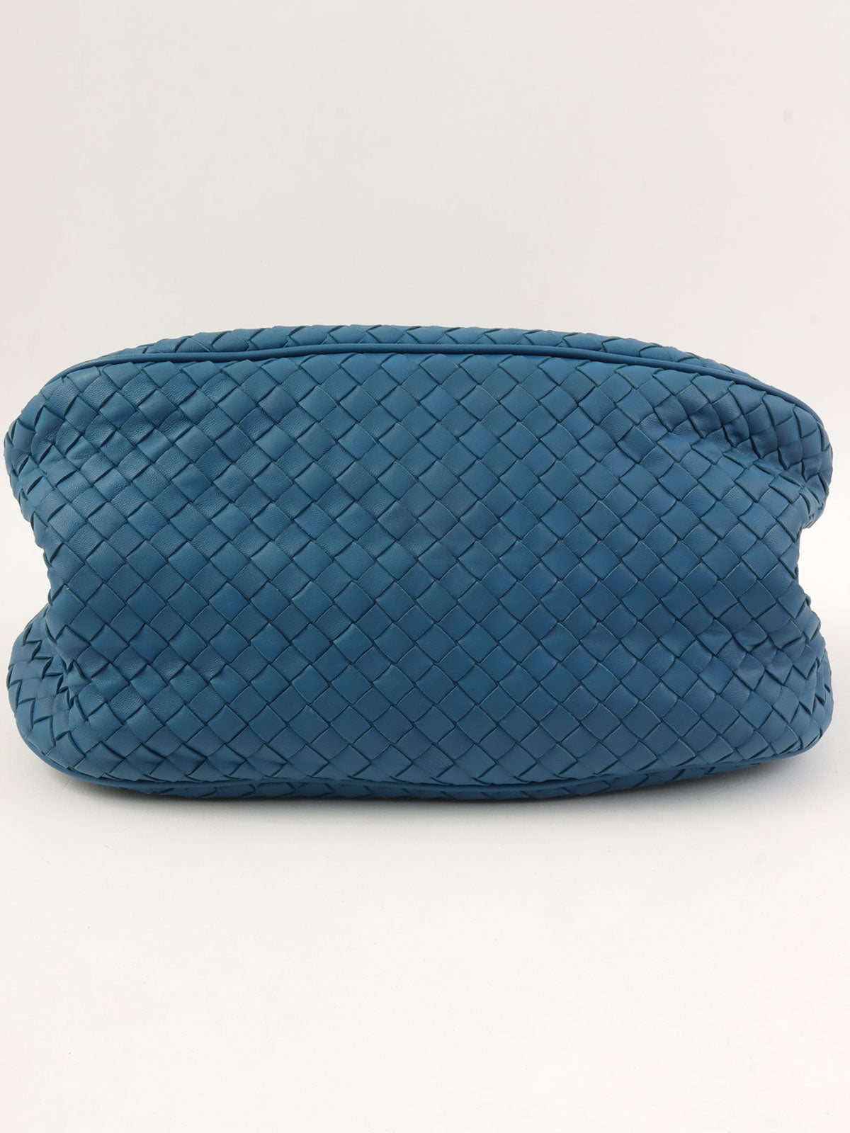 蓝色编织手提包