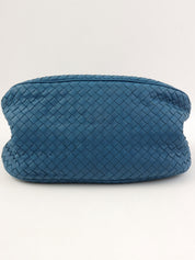 蓝色编织手提包