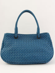 蓝色编织手提包