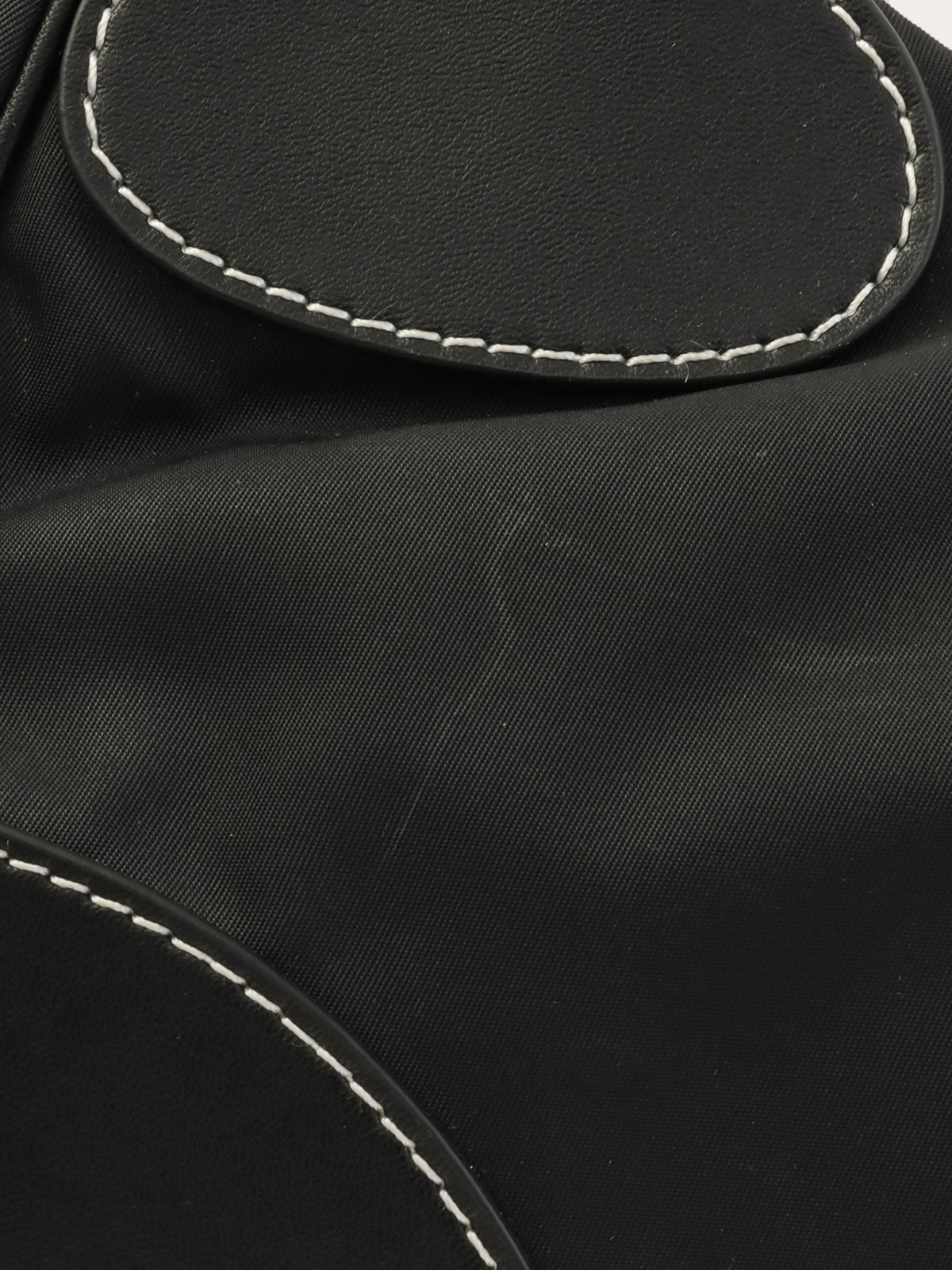 黑色尼龙和皮革拼接logo铭牌手提包