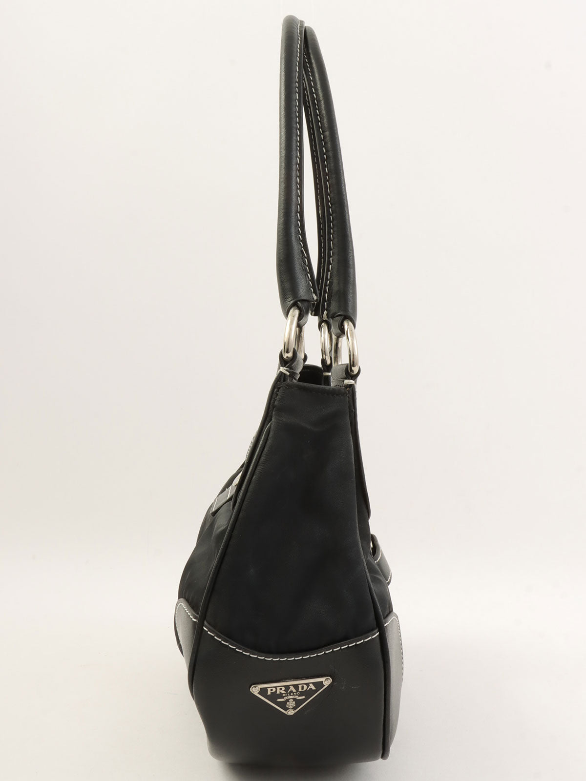 黑色尼龙和皮革拼接logo铭牌手提包