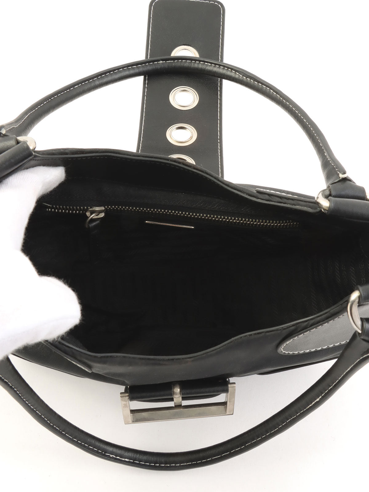 黑色尼龙和皮革拼接logo铭牌手提包