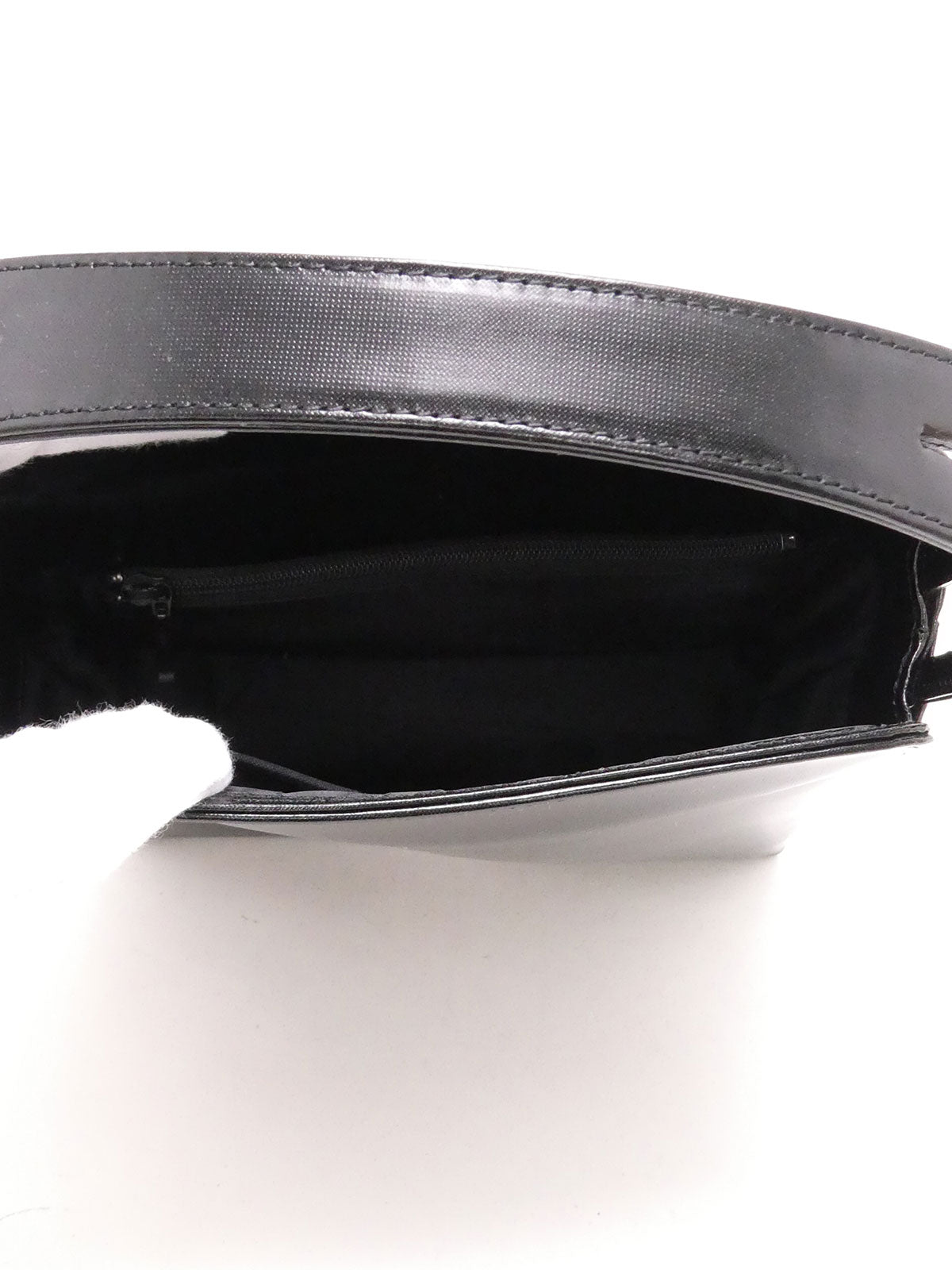 スクエアロゴエンボスハンドバッグ ブラック