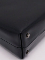 スクエアロゴエンボスハンドバッグ ブラック