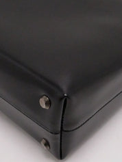 スクエアロゴエンボスハンドバッグ ブラック