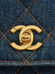 1997 年款 Denim CC 旋扣手提包，蓝色