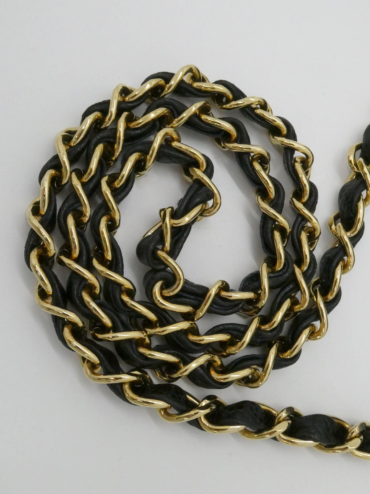 2001年頃製 キャビアスキンクラシックフラップチェーンバッグ23cm ブラック