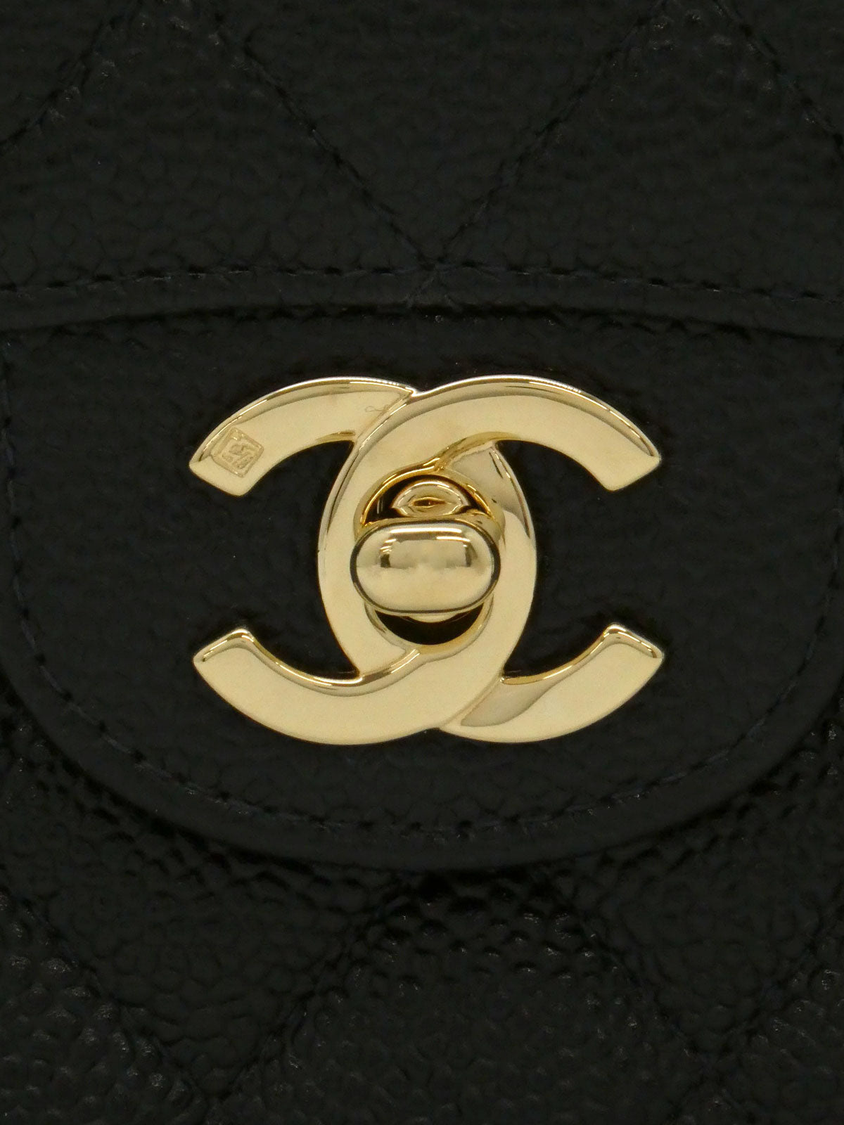 2001 Caviar Skin Classic Flap Chain Bag 23cm Black