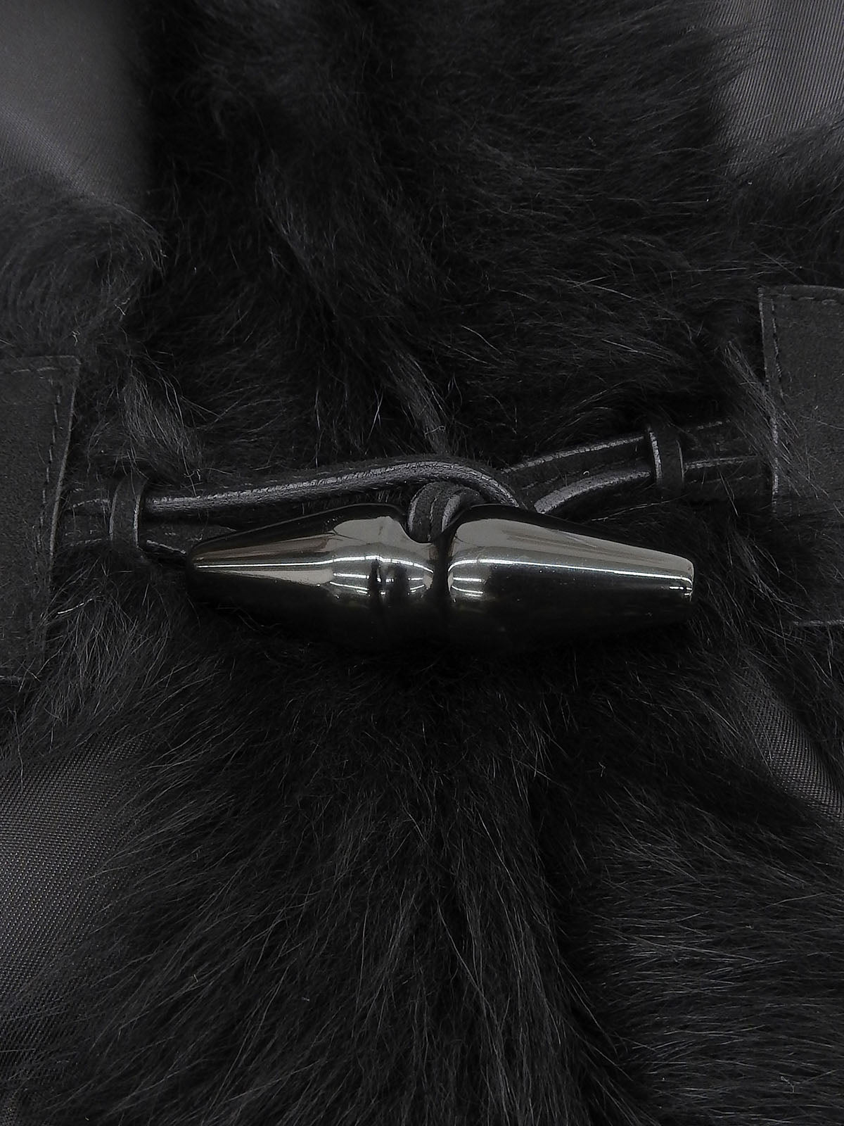 黑色羊皮毛粗呢大衣