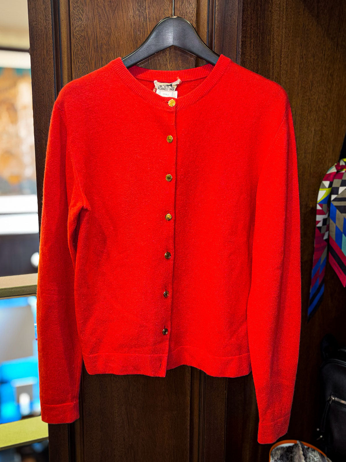 Cashmere logo button cardigan in red/gold