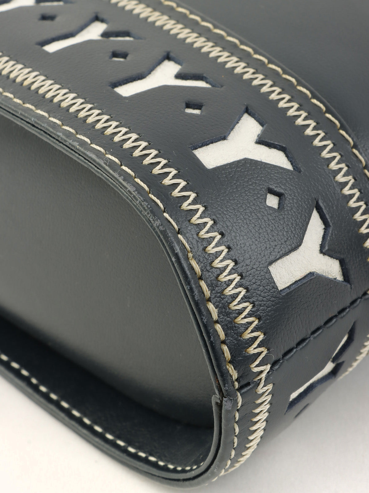 Y-Cut Logo Charm 2-Way Handbag Navy/White