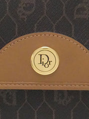 ハニカムパターンロゴプレートチェーンショルダーバッグ ブラウン