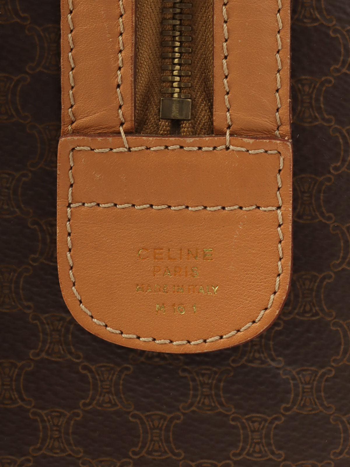 マカダムパターンロゴエンボスミニボストンバッグ ブラウン