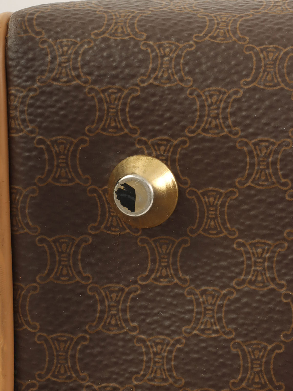 マカダムパターンロゴエンボスミニボストンバッグ ブラウン