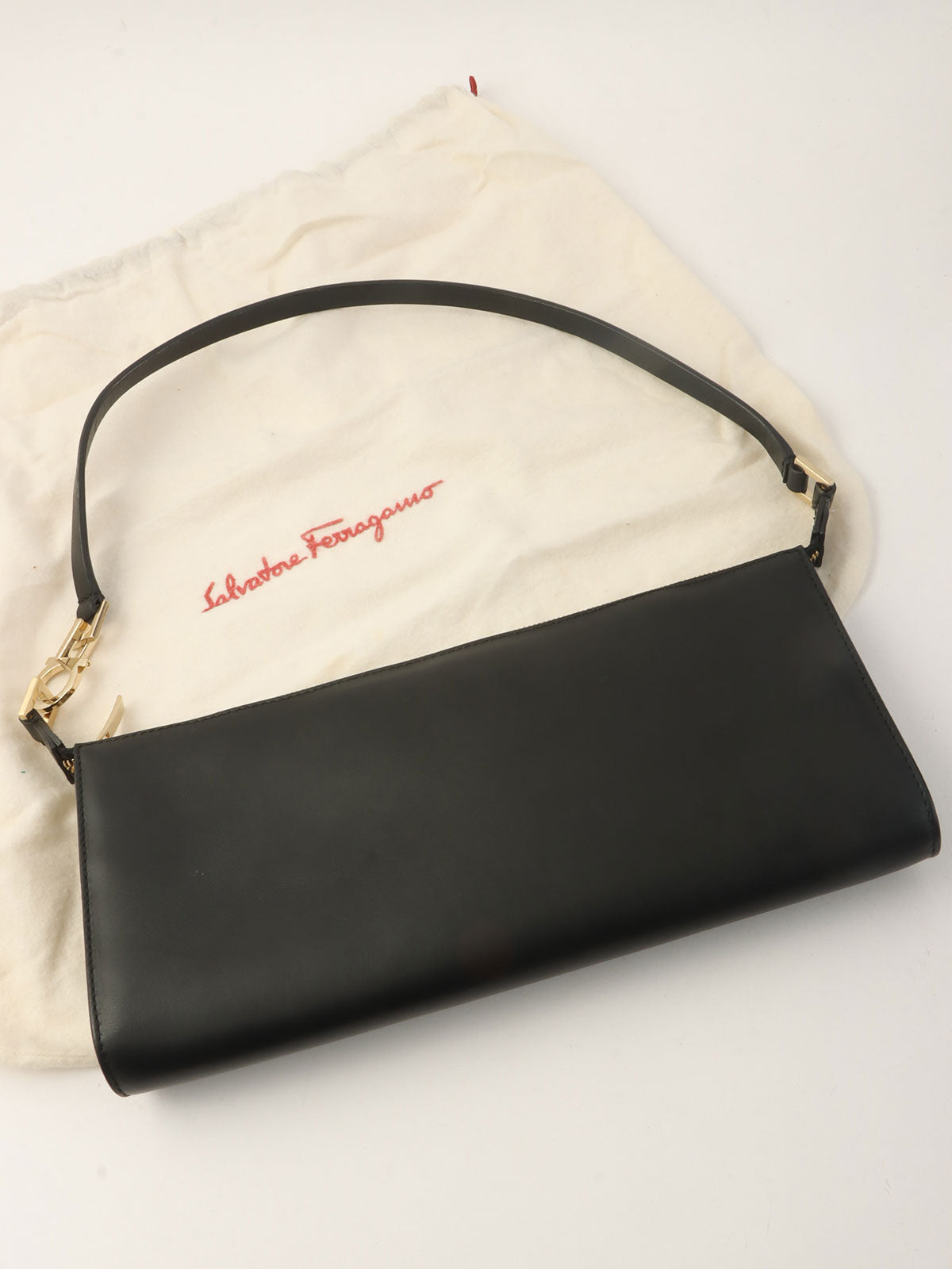 Gancini Plate 单肩包（黑色）