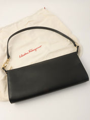 Gancini Plate 单肩包（黑色）