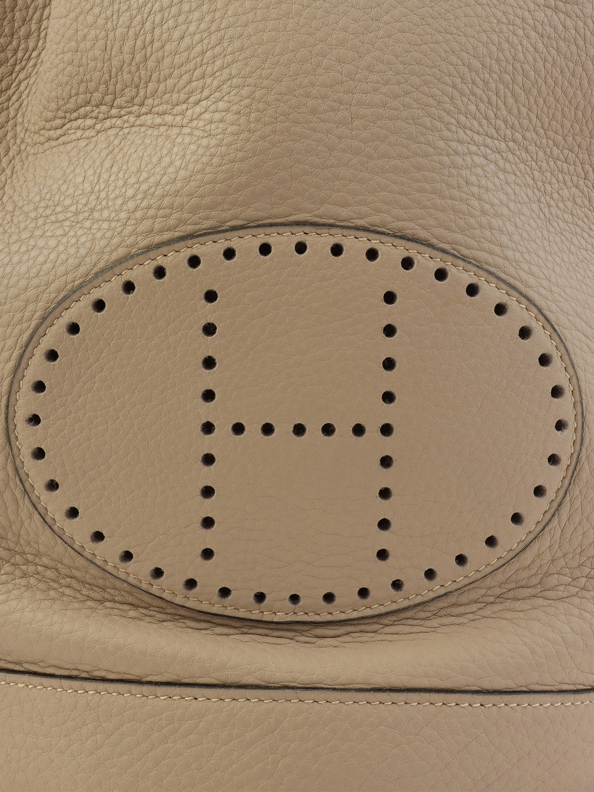 2000 Ranch Tourtiere Gray