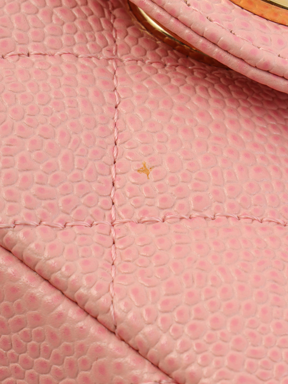 2004年頃製 キャビアスキンクラシックフラップチェーンバック23cm ピンク