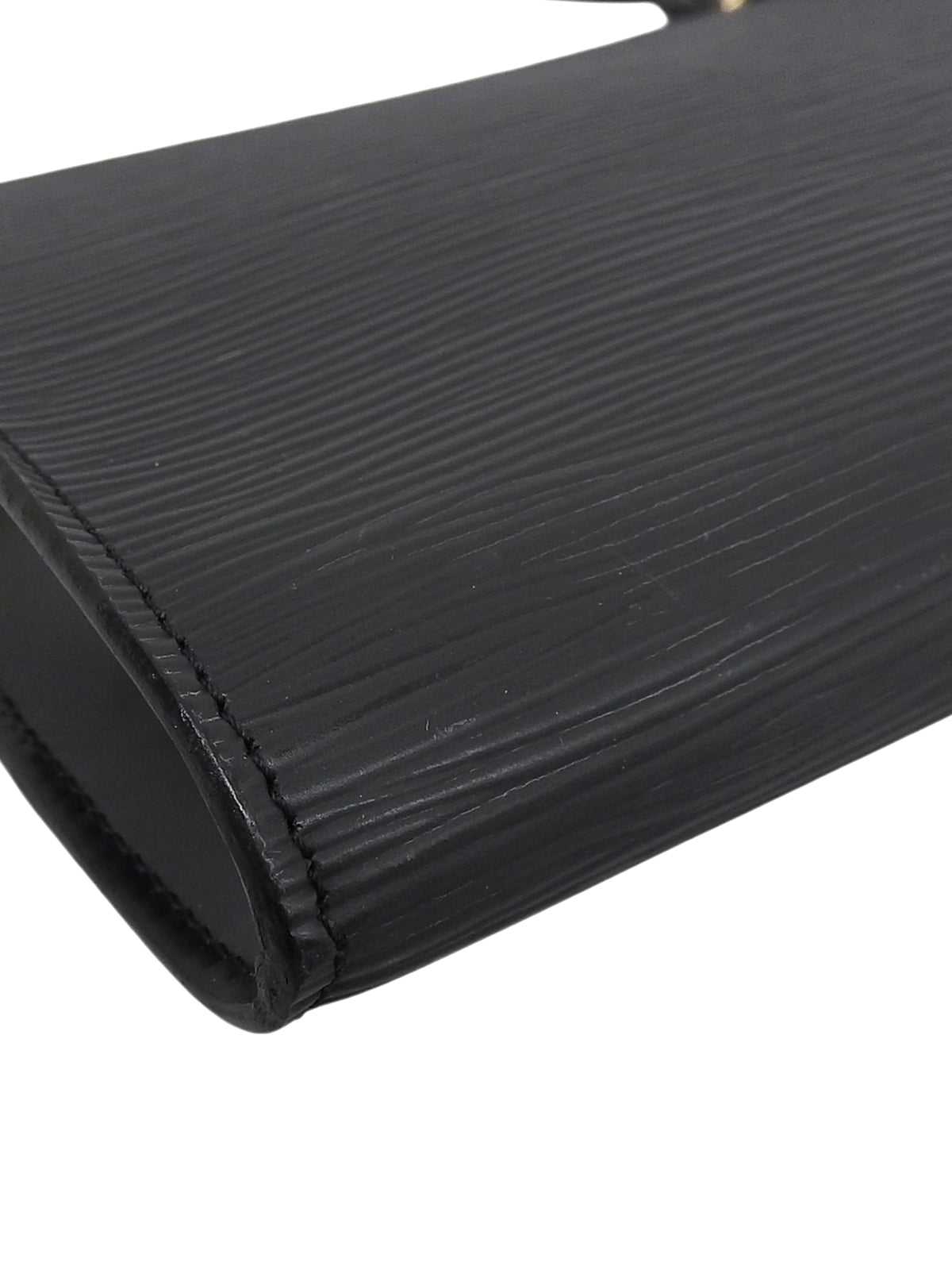 2002 年 Epi 黑色手拿包配饰